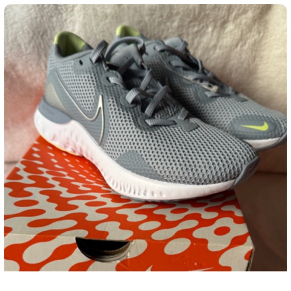 Nike RENEW RUN RUNNING SHOES SIZE 7 1/2 NEWT - Picture 9 of 16